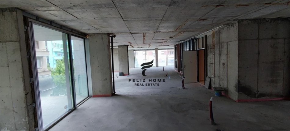 Tirane, jepet me qera ambjent biznesi Kati -1, 600 m² 5.000 € (PRANE LSI)