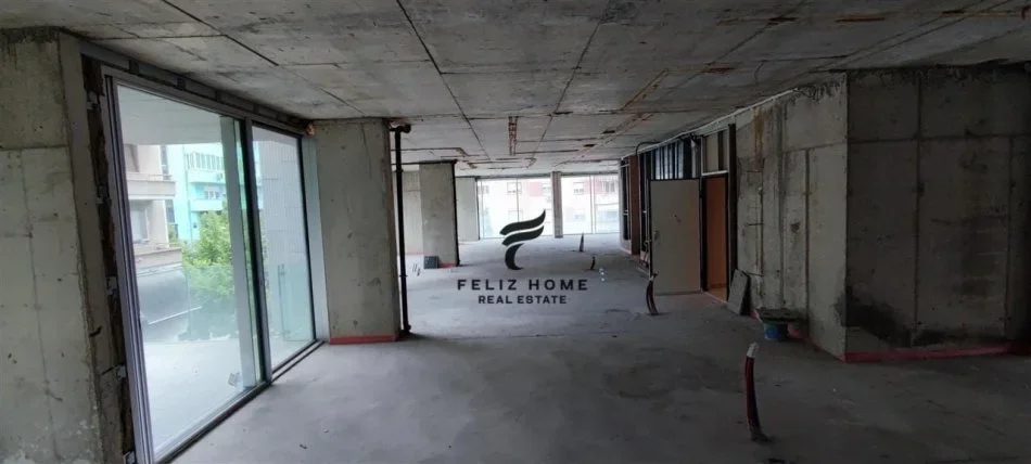 Tirane, jepet me qera ambjent biznesi Kati -1, 600 m² 5.000 € (PRANE LSI)