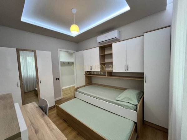 Tirane, jepet me qera apartament 2+1 Kati 11, 110 m² 950 € (PERBALLE DELIJORGJIT)