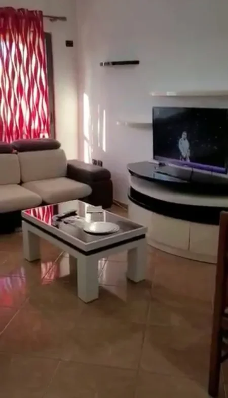 Tirane, jepet me qera apartament 2+1+Ballkon Kati 6, 70 m² 450 € (astir)