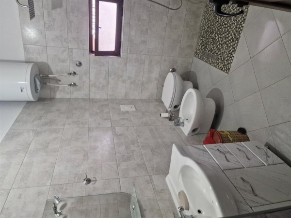 Tirane, jepet me qera apartament 3+1+Ballkon Kati 3, 112 m² 400 € (ne rrugen Jordan Misja Tirane)