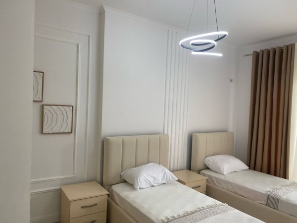 Tirane, jepet me qera apartament 3+1+Ballkon Kati 3, 112 m² 400 € (ne rrugen Jordan Misja Tirane)