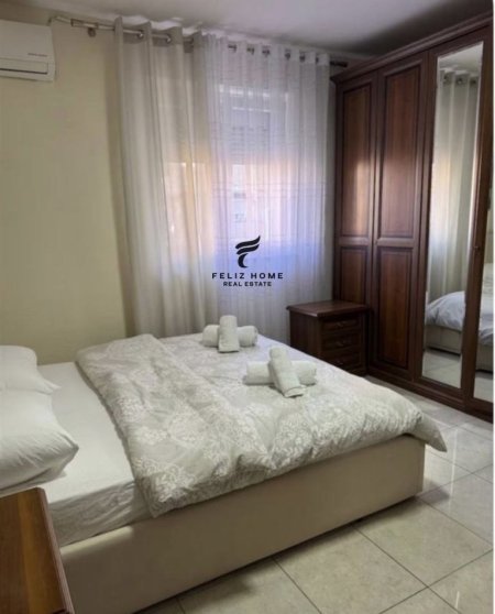 Tirane, jepet me qera apartament 1+1 Kati 3, 64 m² 500 € (PAZARI I RI)