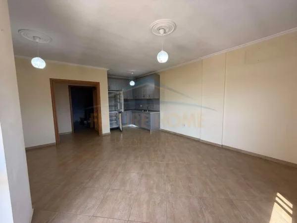 Tirane, jepet me qera apartament 2+1+Ballkon Kati 5, 98 m² 350 € (BULEVARDI BLU)     UNA55178