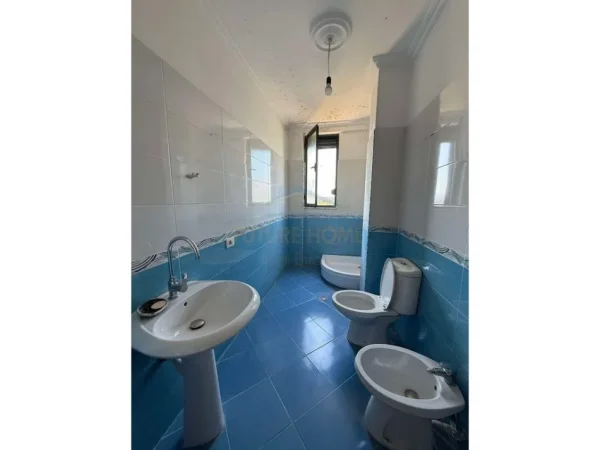Tirane, jepet me qera apartament 2+1+Ballkon Kati 5, 98 m² 350 € (BULEVARDI BLU)     UNA55178