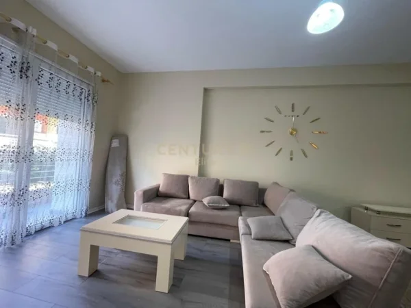 Tirane, jepet me qera apartament 2+1 Kati 1, 116 m² 700 € (Liqeni i Thate)