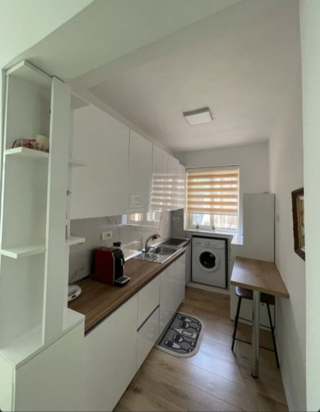 Tirane, jepet me qera apartament 1+1+Ballkon Kati 1, 70 m² 600 € (myslym shyr)