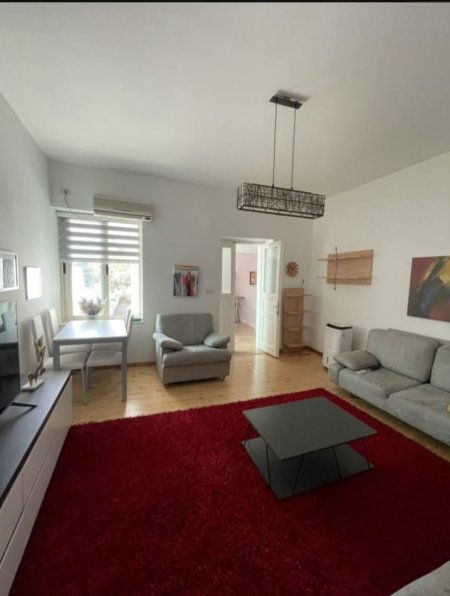 Tirane, jepet me qera apartament 1+1+Ballkon Kati 1, 70 m² 600 € (myslym shyr)