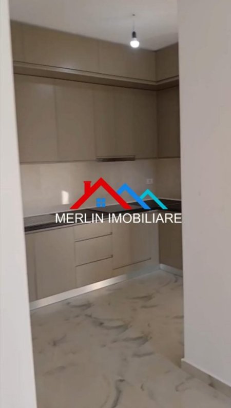 Tirane, jepet me qera apartament 2+1+Ballkon Kati 4, 100 m² 600 € (RRUGA NDRE MJEDA,FUSHA E AVIACIONIT)