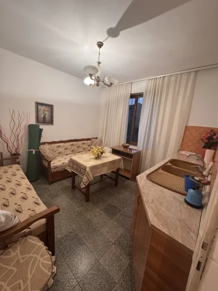 Fier, shes apartament 1+1 Kati 2, 45 m² (Patos perball me 6 kateshin ne qender te Patosit)