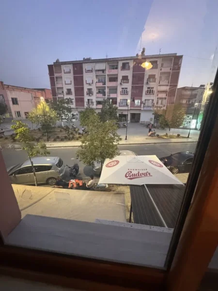 Fier, shes apartament 1+1 Kati 2, 45 m² (Patos perball me 6 kateshin ne qender te Patosit)