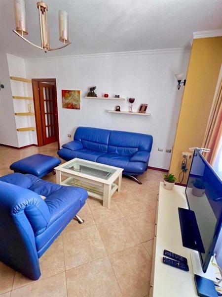 Tirane, jepet me qera Vile 2+1+Ballkon Kati 1, 82 m² 450 € (rruga Haxhi Isuf Banka Selite Tirane)