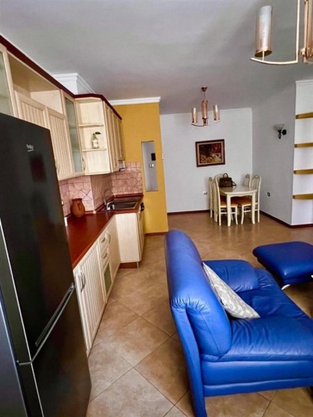 Tirane, jepet me qera Vile 2+1+Ballkon Kati 1, 82 m² 450 € (rruga Haxhi Isuf Banka Selite Tirane)