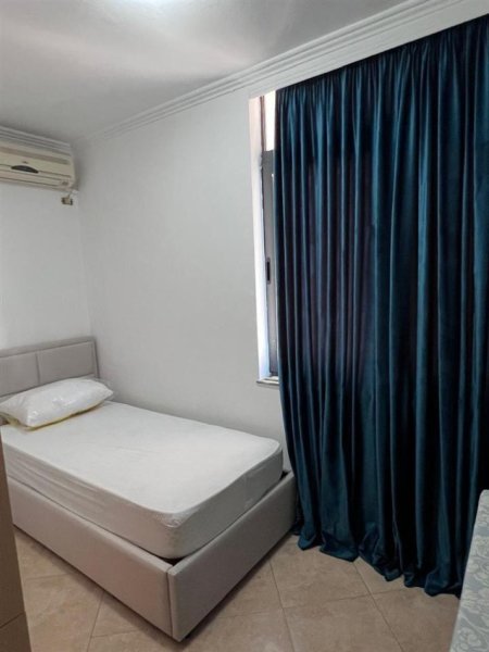 Tirane, jepet me qera Vile 2+1+Ballkon Kati 1, 82 m² 450 € (rruga Haxhi Isuf Banka Selite Tirane)