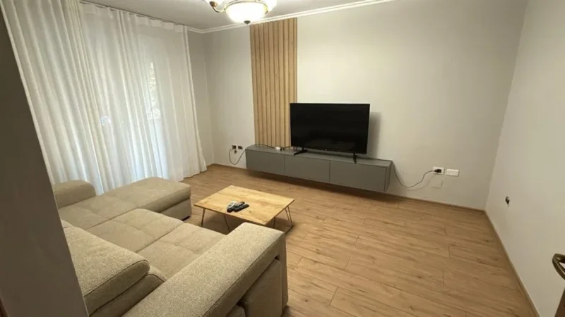 Tirane, jap me qera apartament 1+1+Ballkon Kati 2, 60 m² 710 € (tek petronini)