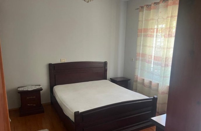 Tirane, jepet me qera apartament 2+1 Kati 1, 85 m² 350 € (Laprakë)
