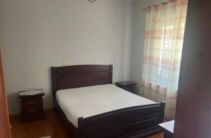 Tirane, jepet me qera apartament 2+1 Kati 1, 85 m² 350 € (Laprakë)
