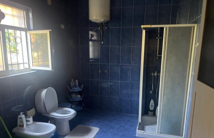 Tirane, jepet me qera apartament 2+1 Kati 1, 85 m² 350 € (Laprakë)
