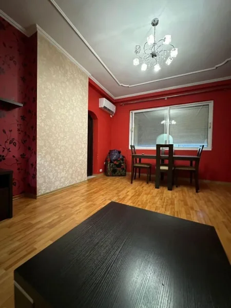 Tirane, jepet me qera apartament 2+1+Ballkon Kati 4, 79 m² 500 € (square 21)