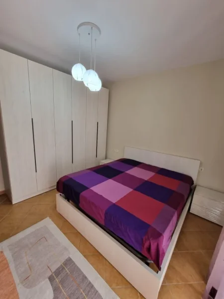Tirane, jepet me qera apartament 2+1+Ballkon , 96 m² 510 € (rruga Danjel Ndreka)