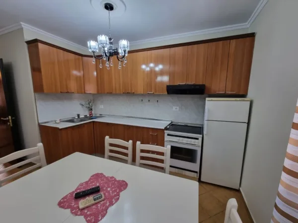 Tirane, jepet me qera apartament 2+1+Ballkon , 96 m² 510 € (rruga Danjel Ndreka)