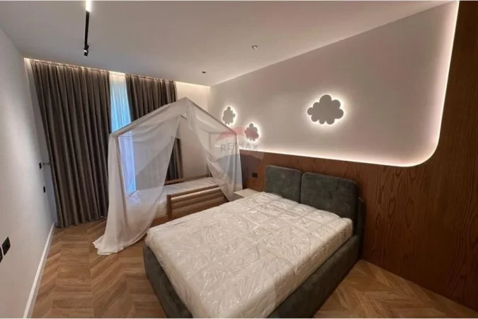 Tirane, shitet apartament 2+1+Ballkon , 120 m² 370.000 € 