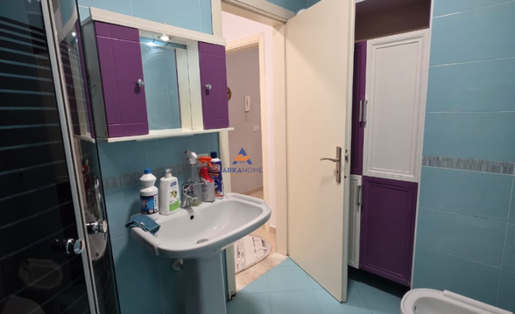 Tirane, jepet me qera apartament 2+1 Kati 8, 93 m² 55.000 € (RRUGA 3 DESHMORET, YZBERISHT)