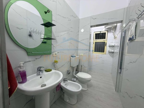 Tirane, jepet me qera ambjent biznesi Kati 0, 42 m² 500 € 