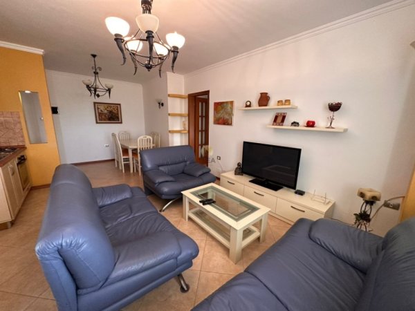 Tirane, jepet me qera apartament 1+1 Kati 8, 80 m² 770 € 