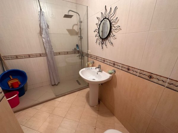 Tirane, jepet me qera apartament 1+1 Kati 8, 80 m² 770 € 