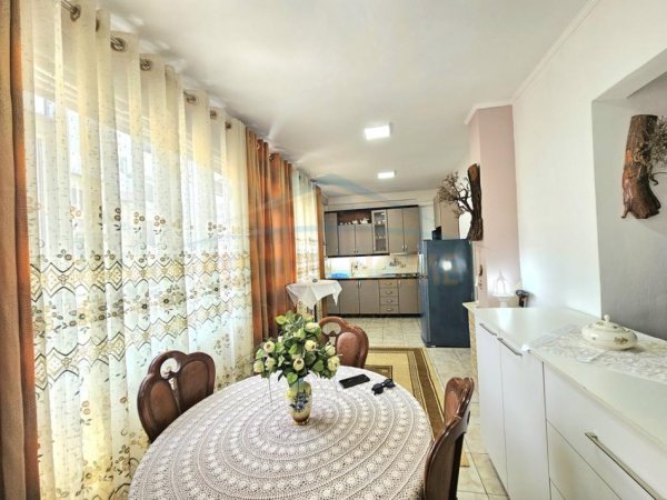 Tirane, jepet me qera apartament 2+1 Kati 0, 90 m² 700 € 