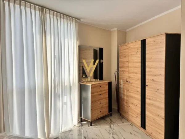 Tirane, jepet me qera apartament 1+1+Ballkon Kati 7, 65 m² 550 € (GRAND GALLERY)