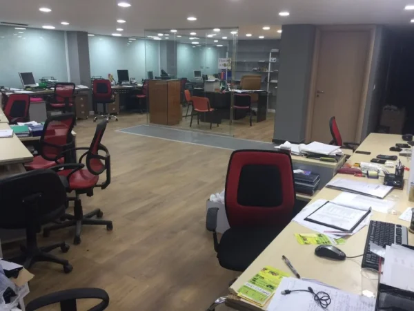 Tirane, jepet me qera ambjent biznesi Kati 0, 1.230 m² 6.570 € (Kopshti Botanik)