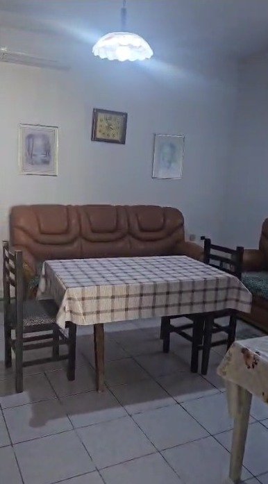 Tirane, jepet me qera apartament 1+1 Kati 1, 75 m² 400 € (Ali Demi)