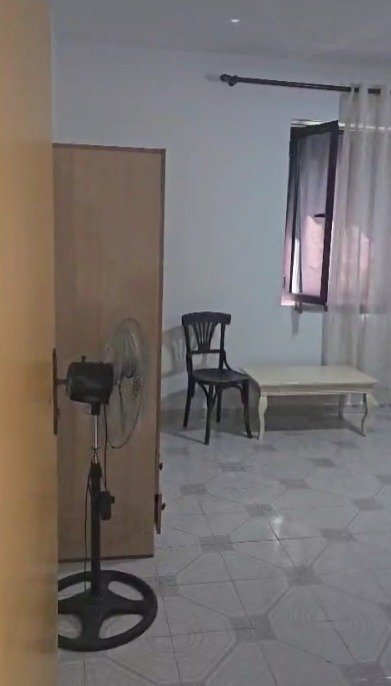 Tirane, jepet me qera apartament 1+1 Kati 1, 75 m² 400 € (Ali Demi)