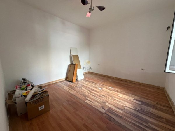 Tirane, jepet me qera shtepi 1 Katshe , 65 m² 500 € (Rruga e Barrikadave, prane Vojo Kushit)