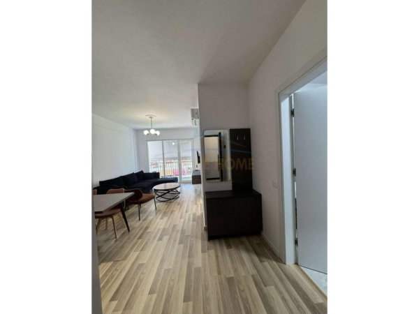 Tirane, jepet me qera apartament 1+1 , 600 €