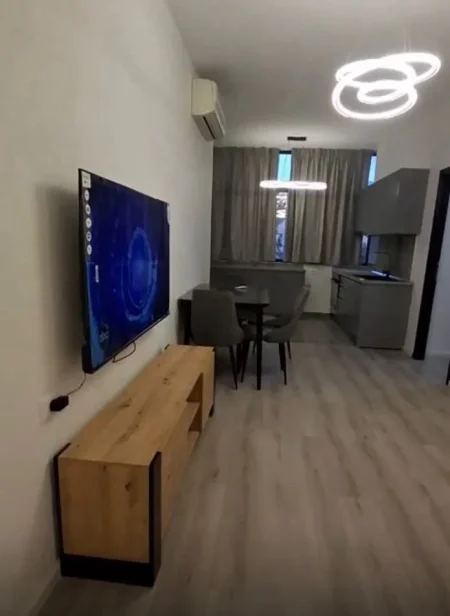 Tirane, jepet me qera apartament 1+1 Kati 2, 90 m² 650 € (BULEVARDI ZOGU PARE)