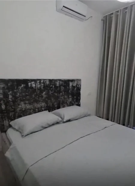 Tirane, jepet me qera apartament 1+1 Kati 2, 90 m² 650 € (BULEVARDI ZOGU PARE)