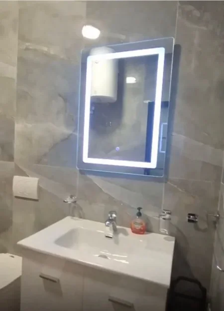 Tirane, jepet me qera apartament 1+1 Kati 2, 90 m² 650 € (BULEVARDI ZOGU PARE)