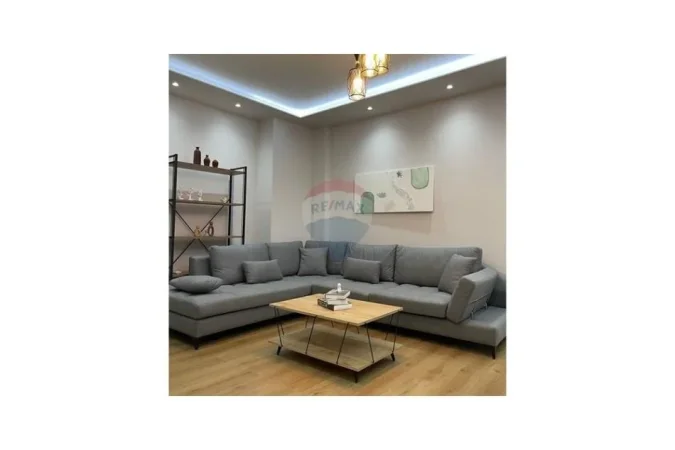 Tirane, jepet me qera apartament 2+1+Aneks+Ballkon Kati 11, 110 m² 860 € (Rruga e Kavajes)