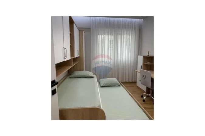 Tirane, jepet me qera apartament 2+1+Aneks+Ballkon Kati 11, 110 m² 860 € (Rruga e Kavajes)