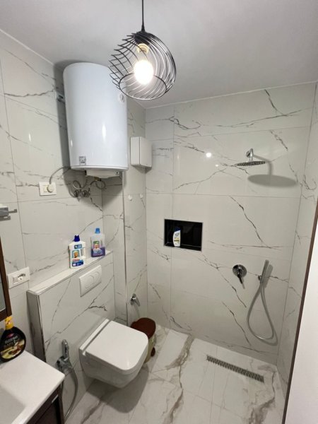 Tirane, jepet me qera apartament 2+1+Aneks Kati 4, 650 € (Universiteti i Mjeksise)