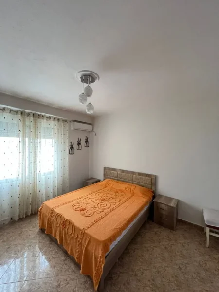Tirane, jepet me qera apartament 2+1+Aneks Kati 4, 650 € (Universiteti i Mjeksise)