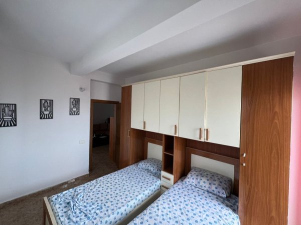Tirane, jepet me qera apartament 2+1+Aneks Kati 4, 650 € (Universiteti i Mjeksise)