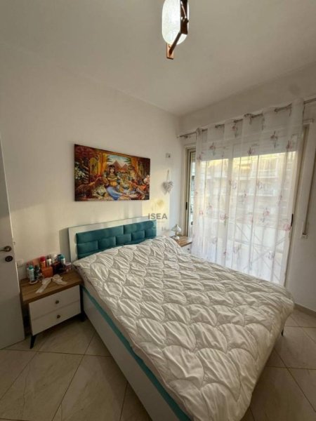 Tirane, jepet me qera apartament 1+1+Ballkon Kati 5, 70 m² 550 € (Perball Amerikan 3, Golden Park)