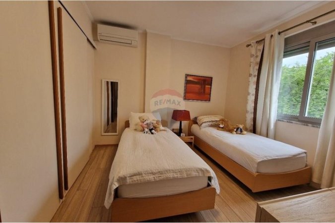 Tirane, jepet me qera apartament 1+1+Ballkon Kati 4, 67 m² 600 € (Rruga Hamdi Sina)
