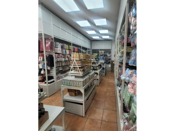 Tirane, shitet ambjent biznesi Kati 0, 33 m² 142.000 € (Rr.e Kavajes)