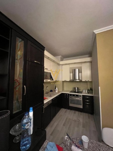 Tirane, jepet me qera apartament 2+1+Ballkon Kati 2, 95 m² 800 € (KOMUNA E PARISIT)