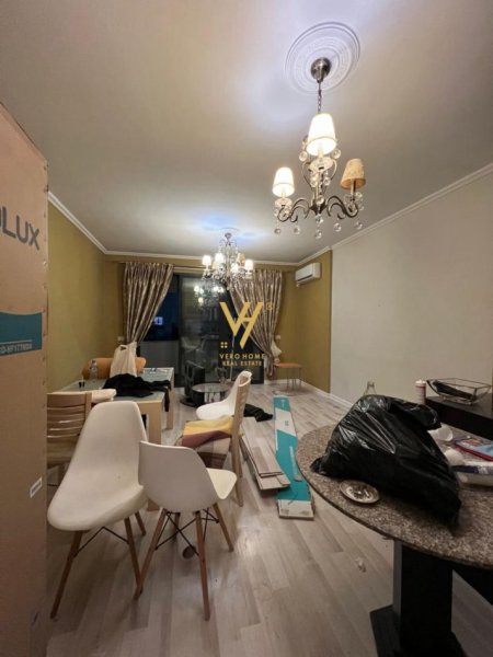 Tirane, jepet me qera apartament 2+1+Ballkon Kati 2, 95 m² 800 € (KOMUNA E PARISIT)